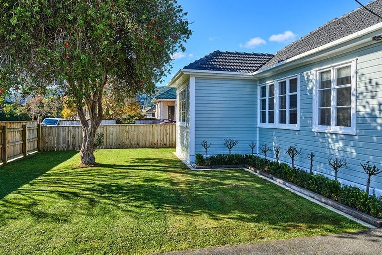Photo of property in 33 Gibson Crescent, Naenae, Lower Hutt, 5011