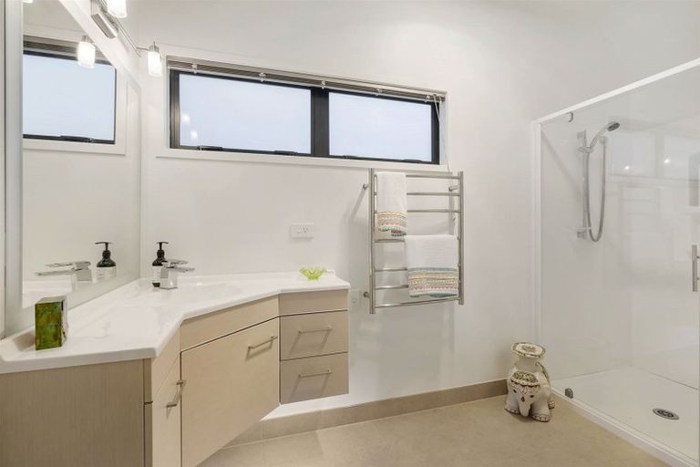 Photo of property in 1/34 Oruamo Place, Beach Haven, Auckland, 0626