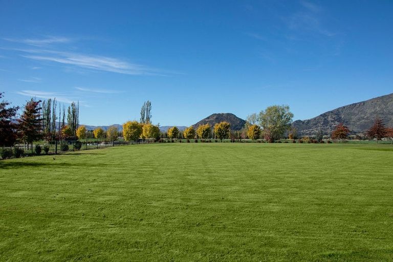 Photo of property in 14 Little Orchard Way, Wanaka, 9382