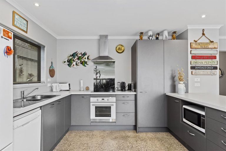 Photo of property in 1321a Papamoa Beach Road, Papamoa Beach, Papamoa, 3118