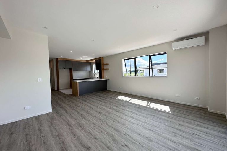 Photo of property in 30 Auranga Drive, Karaka, 2113