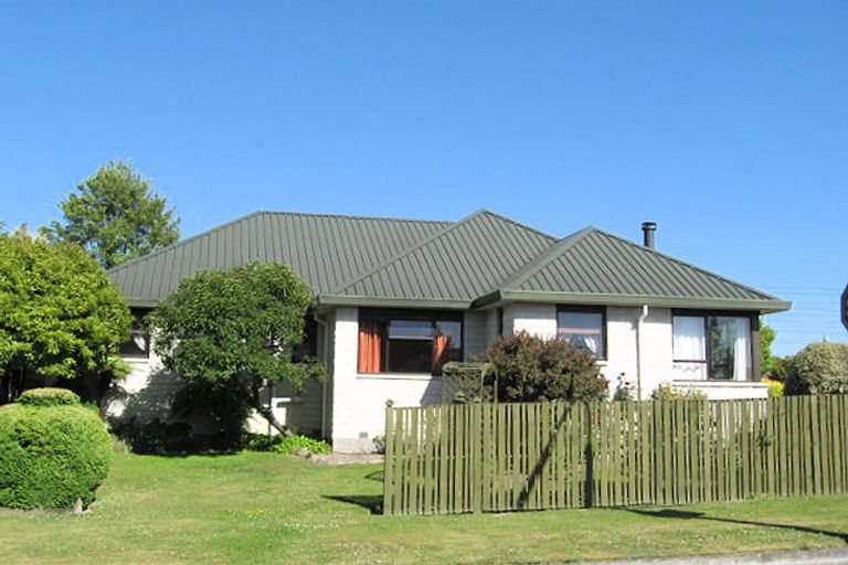 Photo of property in 2 Inglewood Place, Avonhead, Christchurch, 8042