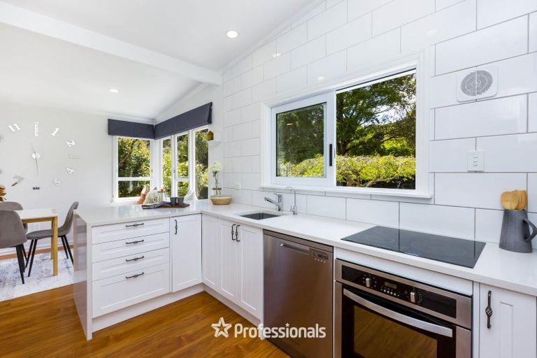 Photo of property in 6 Fendalton Crescent, Pinehaven, Upper Hutt, 5019