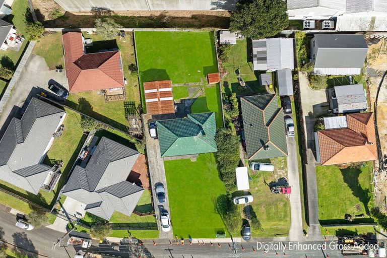 Photo of property in 72 Kelman Road, Kelston, Auckland, 0602