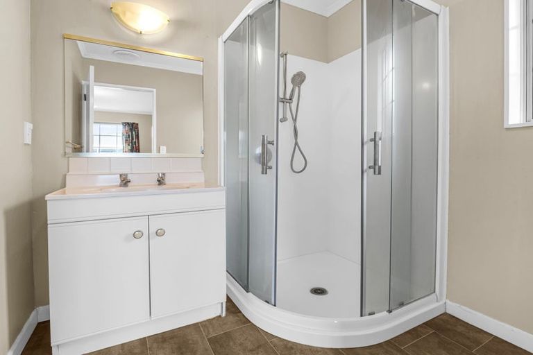 Photo of property in 16 Rosebank Avenue, Kelvin Grove, Palmerston North, 4414