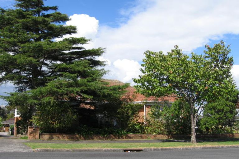 Photo of property in 142 Astley Avenue, New Lynn, Auckland, 0600