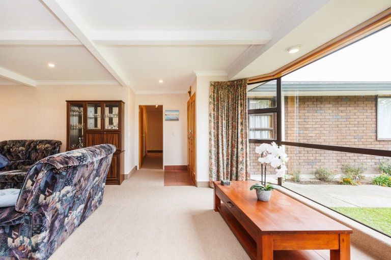 Photo of property in 8 Gregory Close, Palmerston North, 4414
