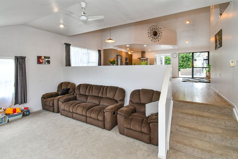 Photo of property in 29 Len Garlick Place, Pahurehure, Papakura, 2113