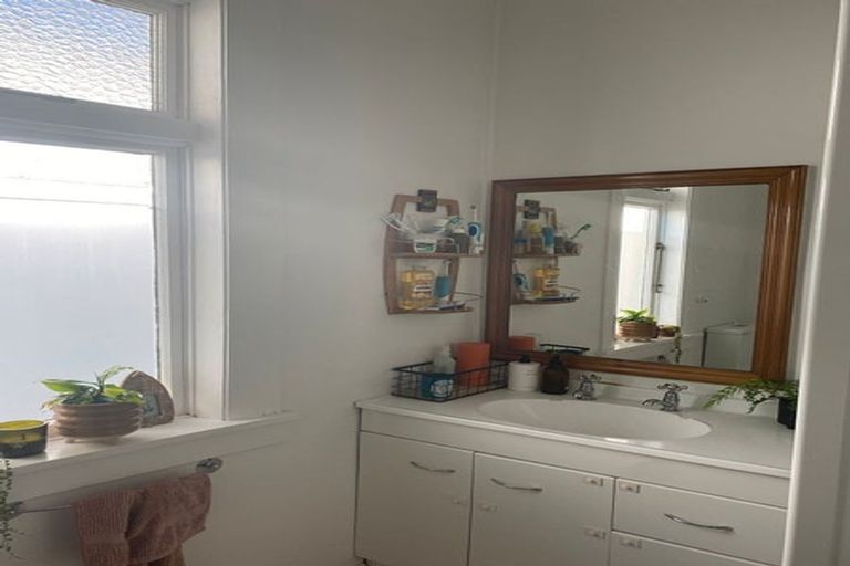 Photo of property in 76 Mornington Road, Brooklyn, Wellington, 6021