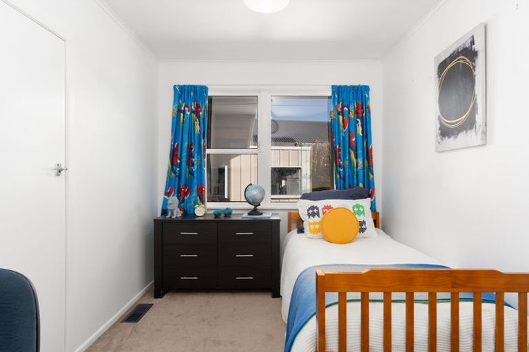 Photo of property in 33 Lynda Avenue, Paparangi, Wellington, 6037