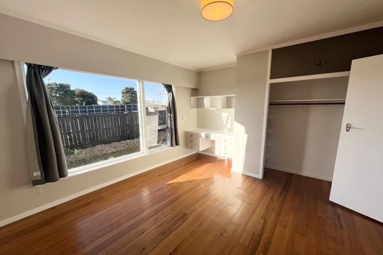 Photo of property in 15 Pleasant Road, Glen Eden, Auckland, 0602