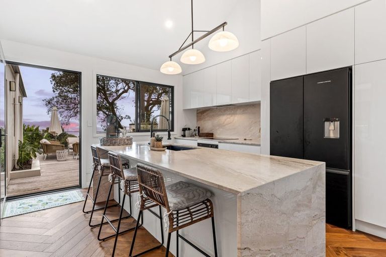 Photo of property in 10 Zita Avenue, Matakatia, Whangaparaoa, 0930