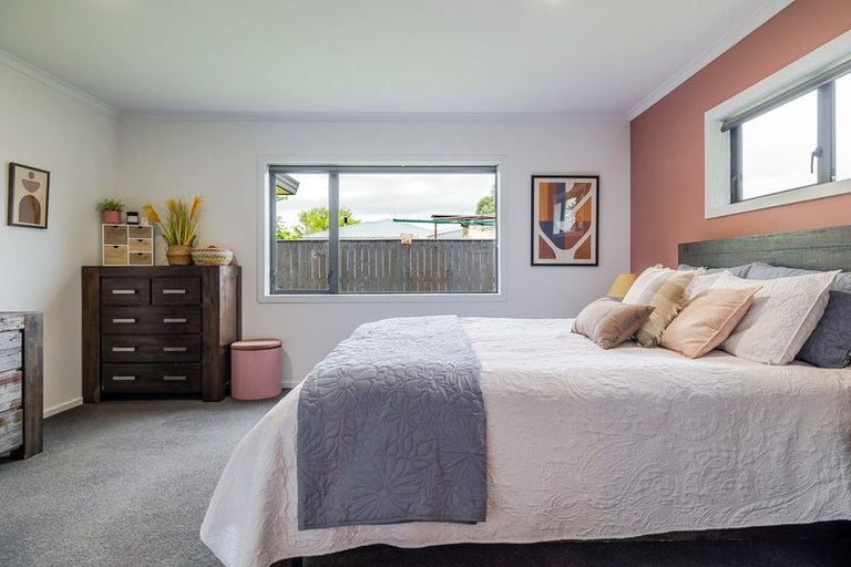 Photo of property in 7 Pegasus Place, Kelvin Grove, Palmerston North, 4414