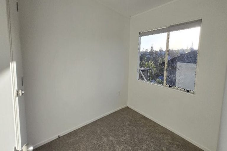 Photo of property in 2/24 Wylie Avenue, Sunnynook, Auckland, 0620