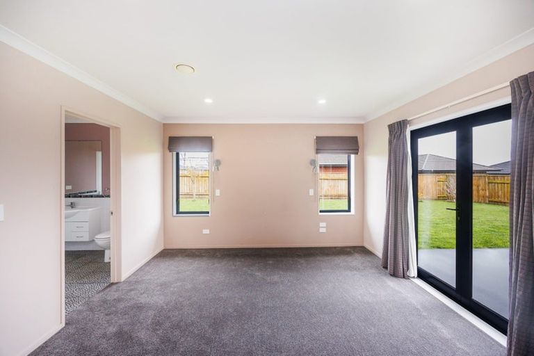 Photo of property in 186 Pacific Drive, Fitzherbert, Palmerston North, 4410