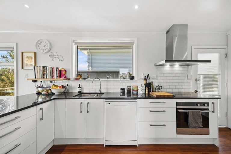 Photo of property in 20 Huntingdon Street, Northland, Wellington, 6012