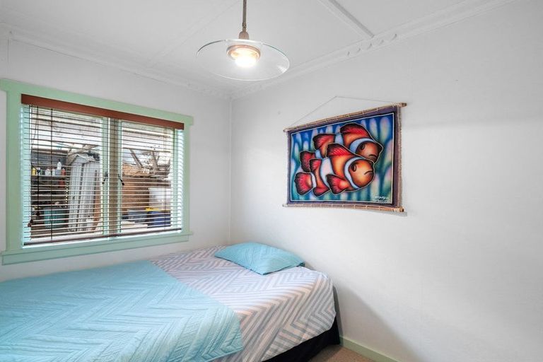 Photo of property in 1/230 East Coast Road, Forrest Hill, Auckland, 0620