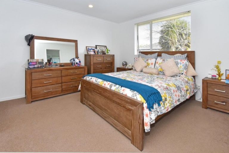 Photo of property in 15 Morewa Place, Takanini, 2112