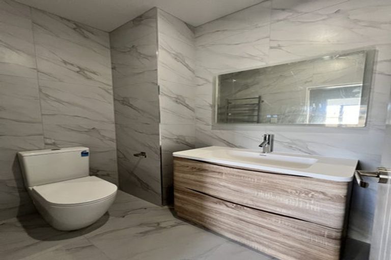 Photo of property in 28 Neretva Avenue, Massey, 0614