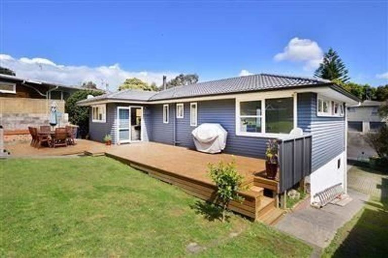 Photo of property in 17 Kathleen Street, Totara Vale, Auckland, 0627