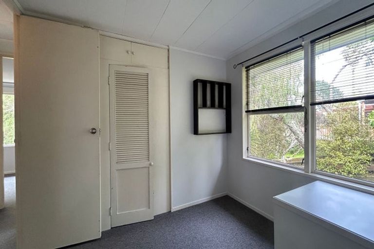 Photo of property in 121 Oreil Avenue, West Harbour, Auckland, 0618