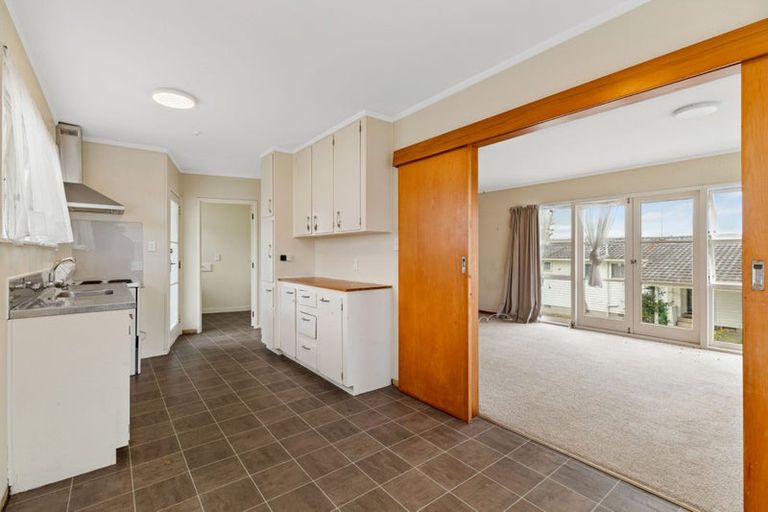 Photo of property in 5 Sunvue Road, Glen Eden, Auckland, 0602