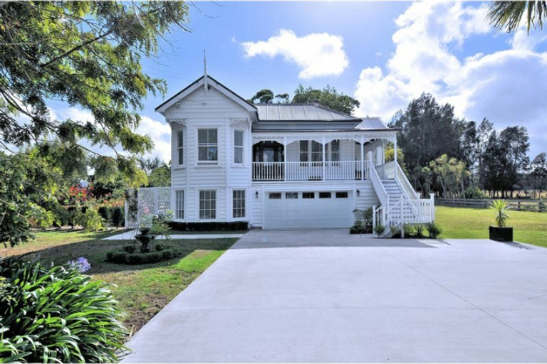 Photo of property in 4 Parkhurst Road, Helensville, 0874