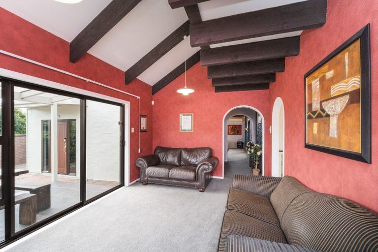 Photo of property in 16 Akaroa Avenue, Awapuni, Palmerston North, 4412