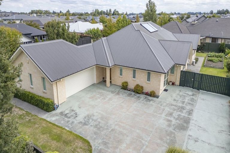 Photo of property in 55 Oakwood Drive, Rangiora, 7400