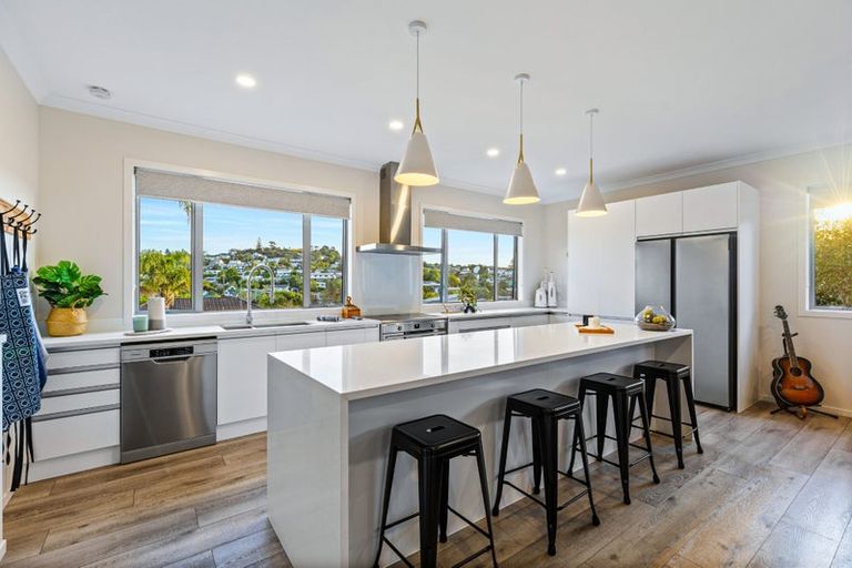 Photo of property in 6 Andre Rise, Stanmore Bay, Whangaparaoa, 0932