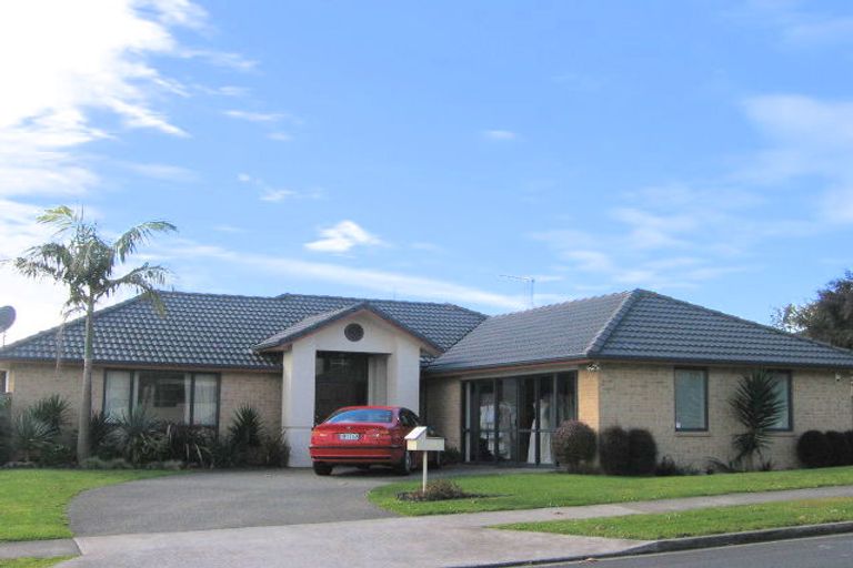 Photo of property in 14 Lansell Drive, East Tamaki Heights, Auckland, 2016