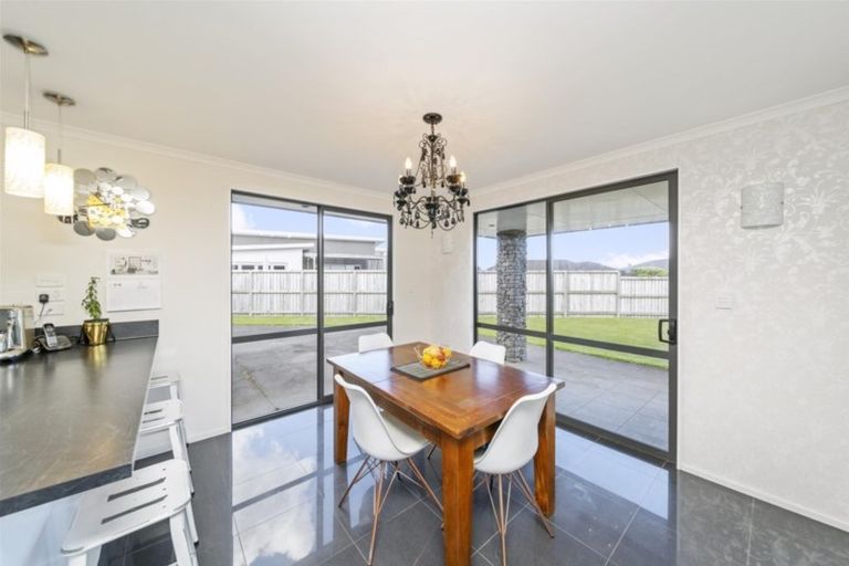 Photo of property in 5 Reremoana Close, Hawera, 4610