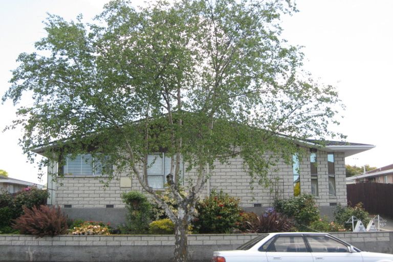 Photo of property in 27 Salford Avenue, Redwood, Christchurch, 8051