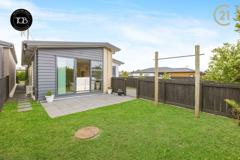 Photo of property in 42 Liberation Road, Papakura, 2110