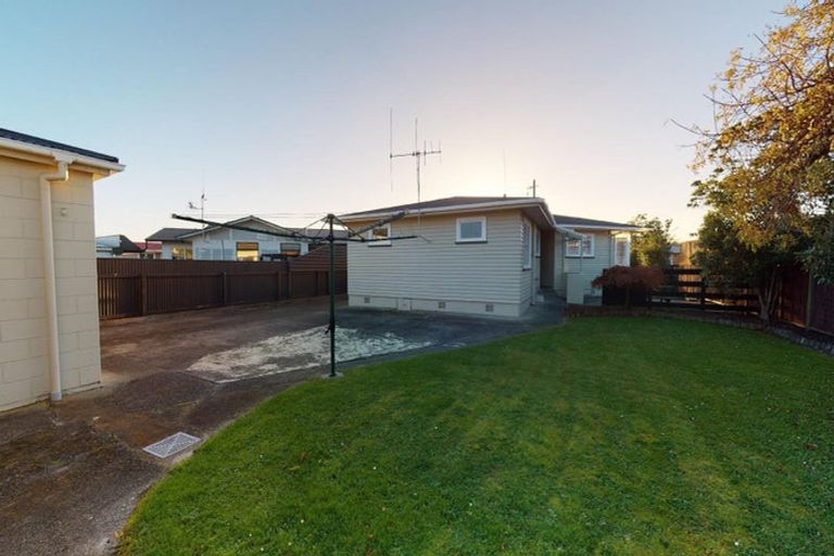 Photo of property in 32 Holdsworth Avenue, Milson, Palmerston North, 4414