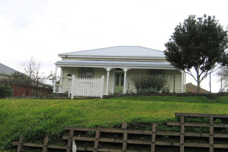 Photo of property in 14 Puriri Street, Helensville, 0800