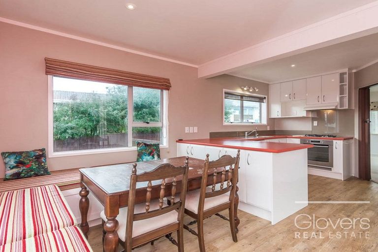 Photo of property in 4214a/2 Great North Road, Glendene, Auckland, 0602