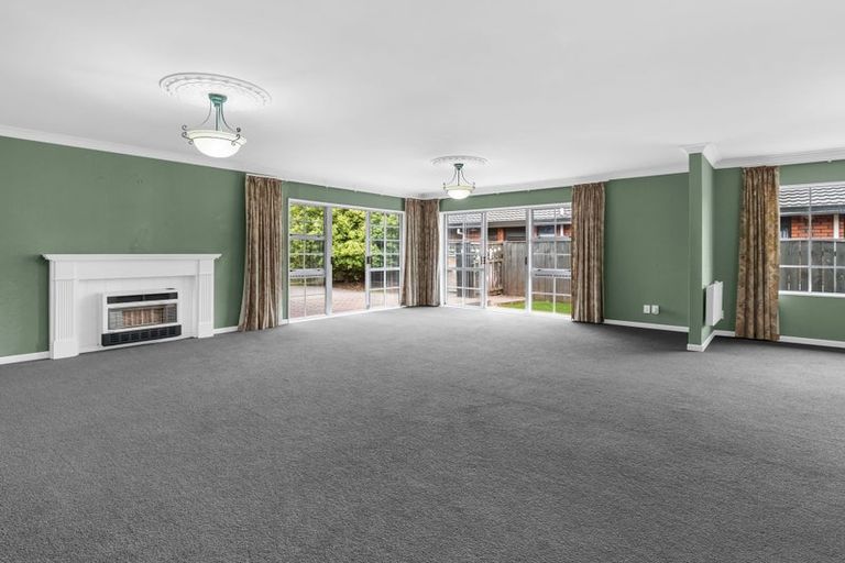 Photo of property in 16 Rosebank Avenue, Kelvin Grove, Palmerston North, 4414