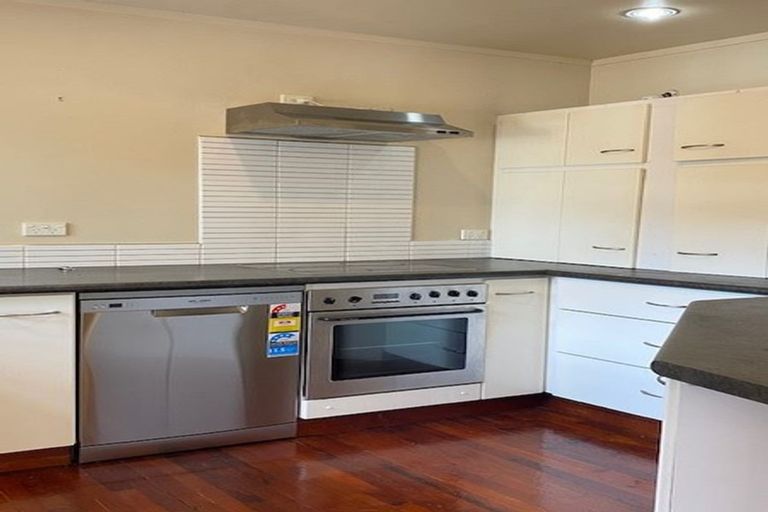 Photo of property in 2c Braemar Road, Castor Bay, Auckland, 0620