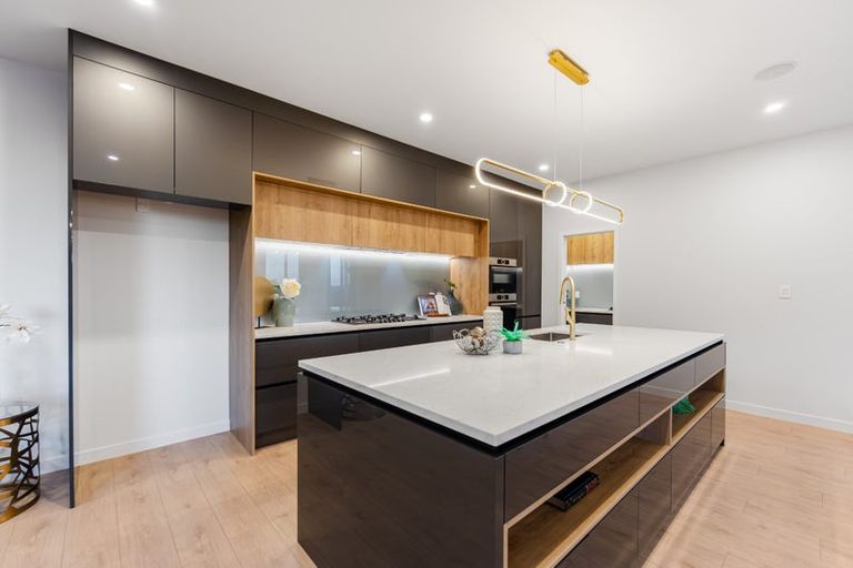 Photo of property in 17 Manawanui Way, Orewa, 0931