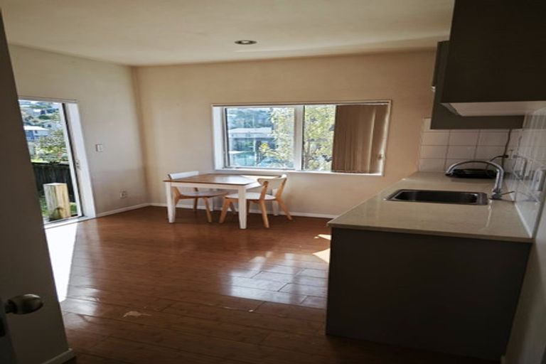 Photo of property in 11 Potter Avenue, Northcote, Auckland, 0627