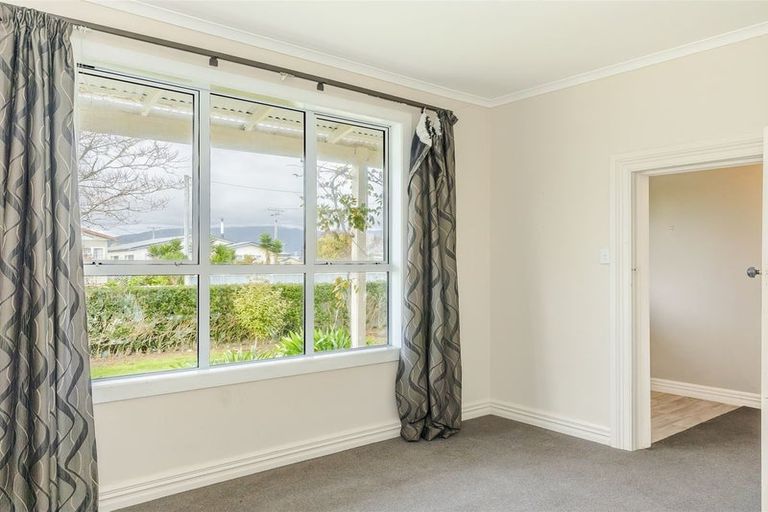 Photo of property in 32 Peel Street, Westport, 7825