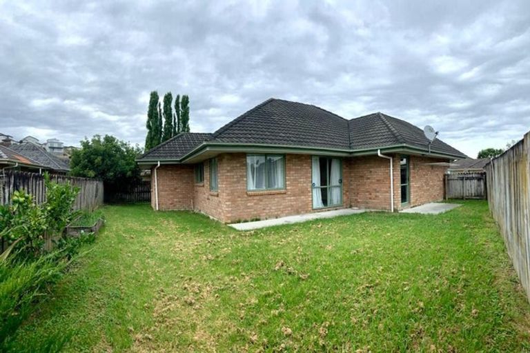 Photo of property in 30 Liddesdale Place, Papakura, 2110