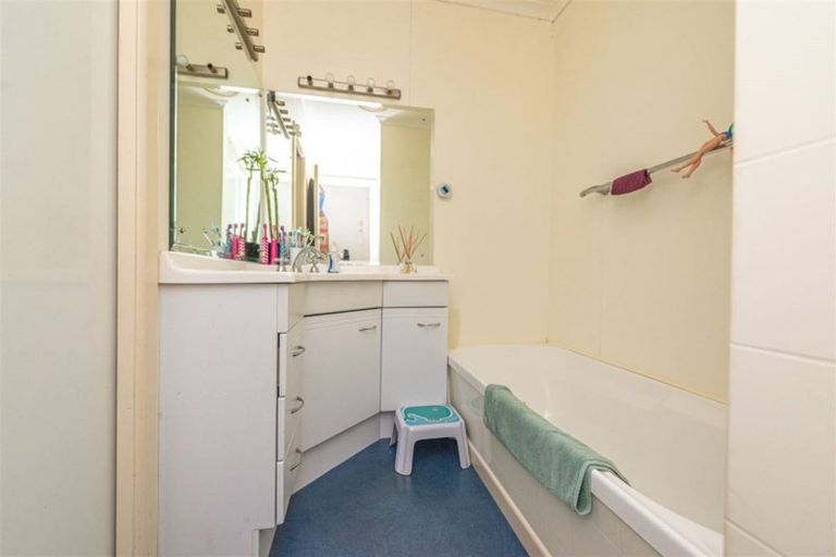 Photo of property in 10 Leamington Street, Castlecliff, Whanganui, 4501