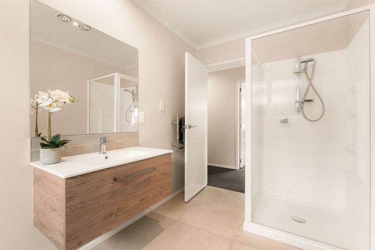 Photo of property in 27 Empire Crescent, Papamoa, 3118