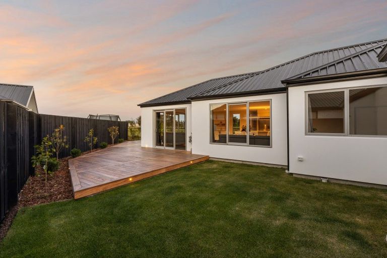 Photo of property in 2 Larissa Road, Halswell, Christchurch, 8025