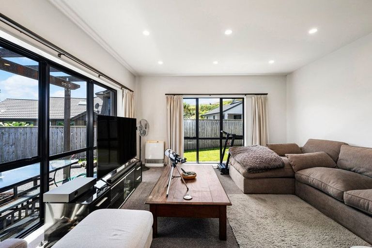 Photo of property in 11 Cabbage Tree Grove, Woodridge, Wellington, 6037