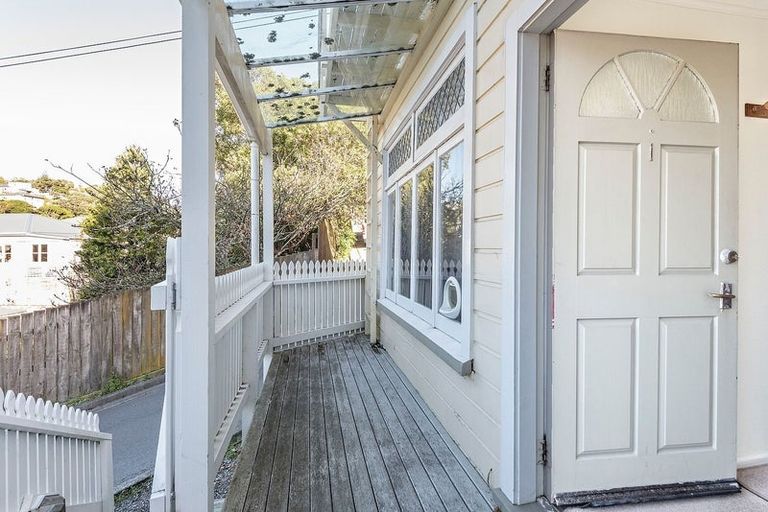 Photo of property in 2 Kopiko Way, Brooklyn, Wellington, 6021