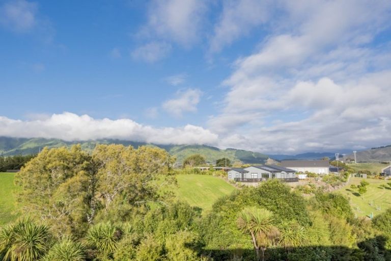 Photo of property in 3 Lamont Place, Waikanae, 5036