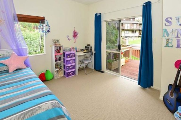 Photo of property in 31 Rifleman Rise, Unsworth Heights, Auckland, 0632